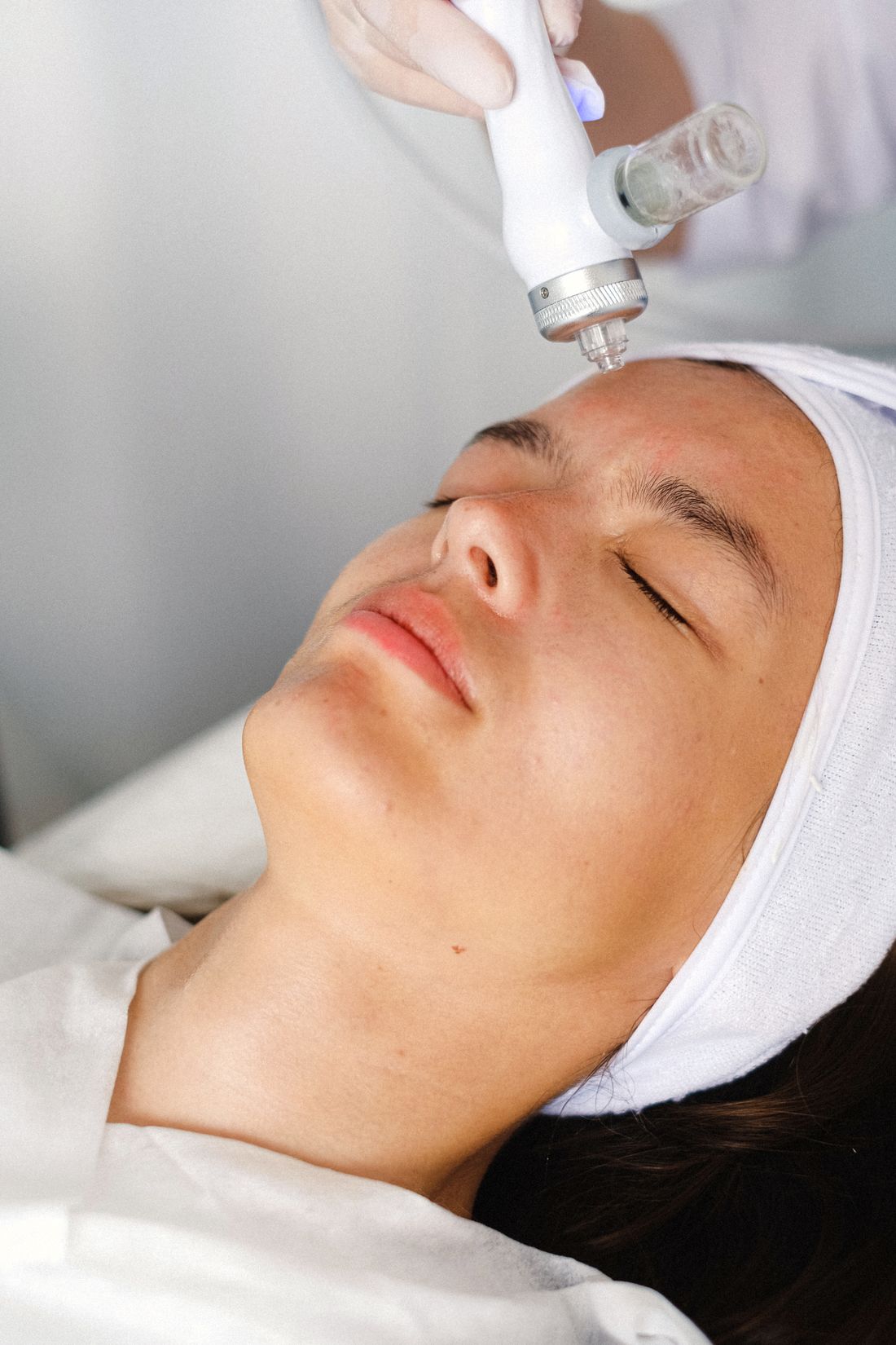 Tratamiento facial con aparatología